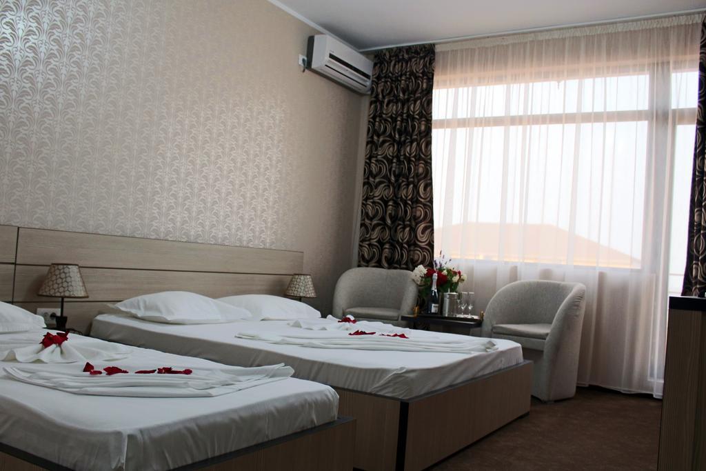Hotel Cristal Năvodari Quarto foto
