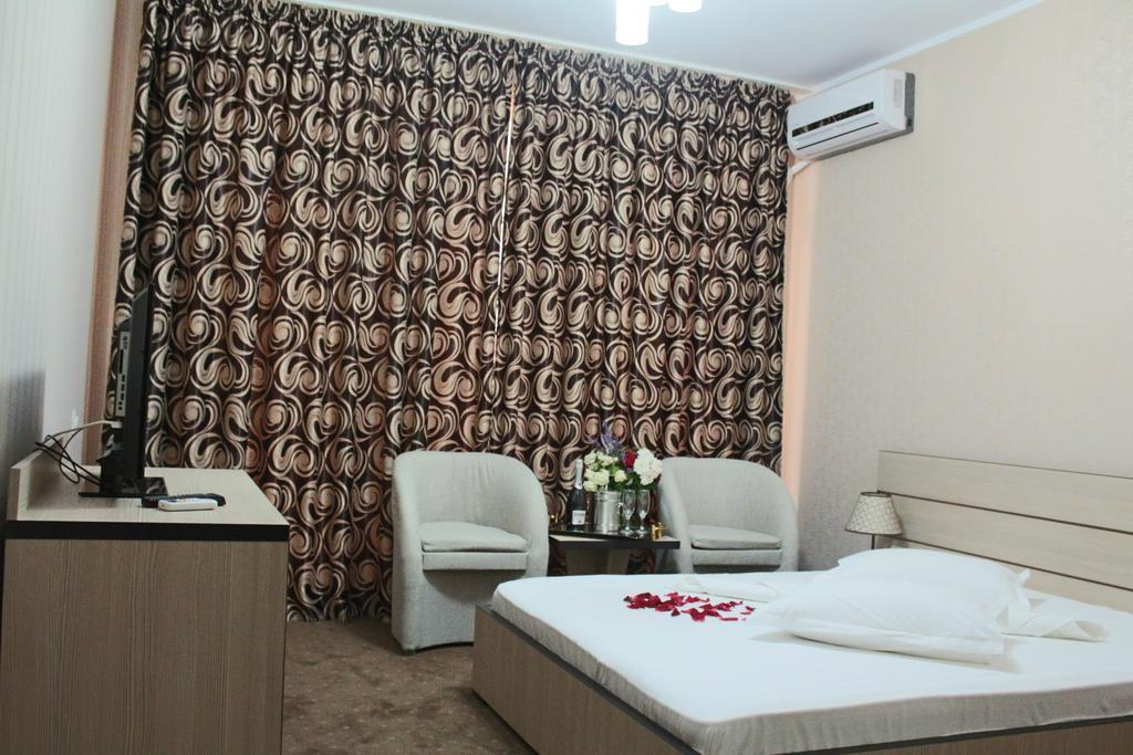 Hotel Cristal Năvodari Quarto foto