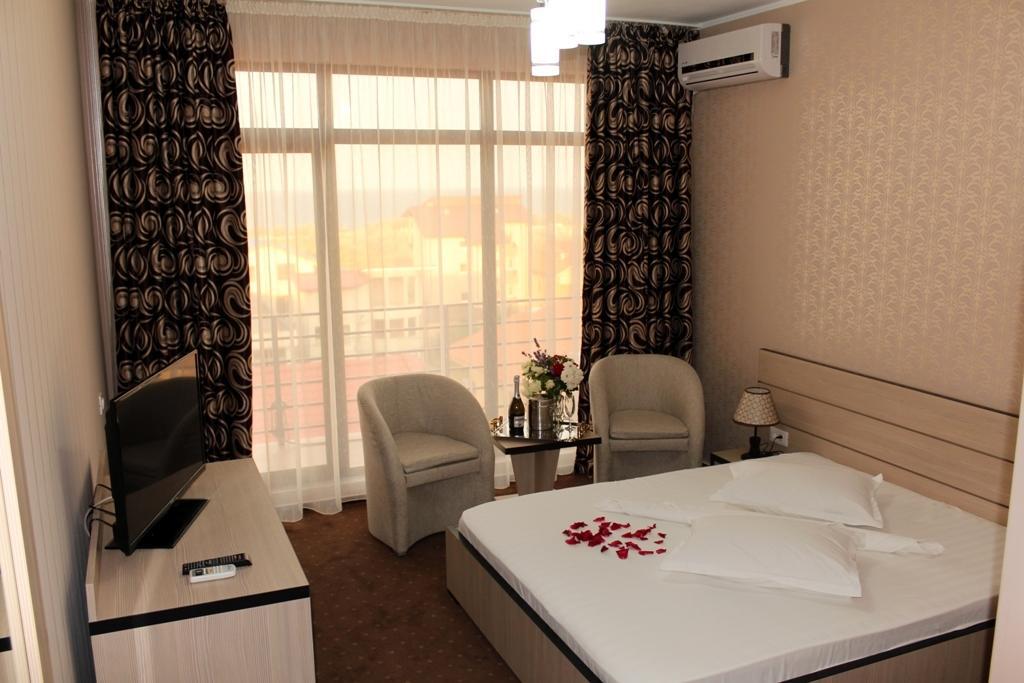 Hotel Cristal Năvodari Quarto foto